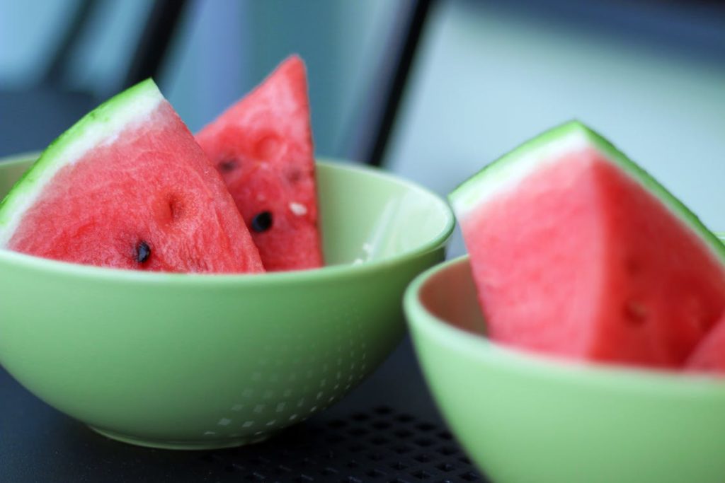 Watermelon hydrates in the heat